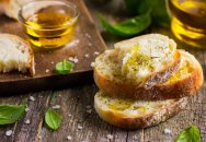 Pane casereccio ed olio